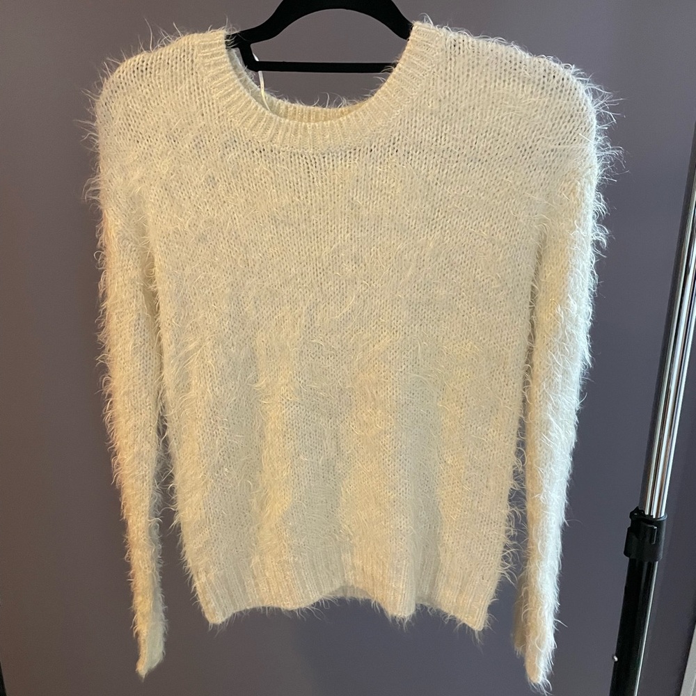 Women’s apt. 9 fuzzy sweater size: S